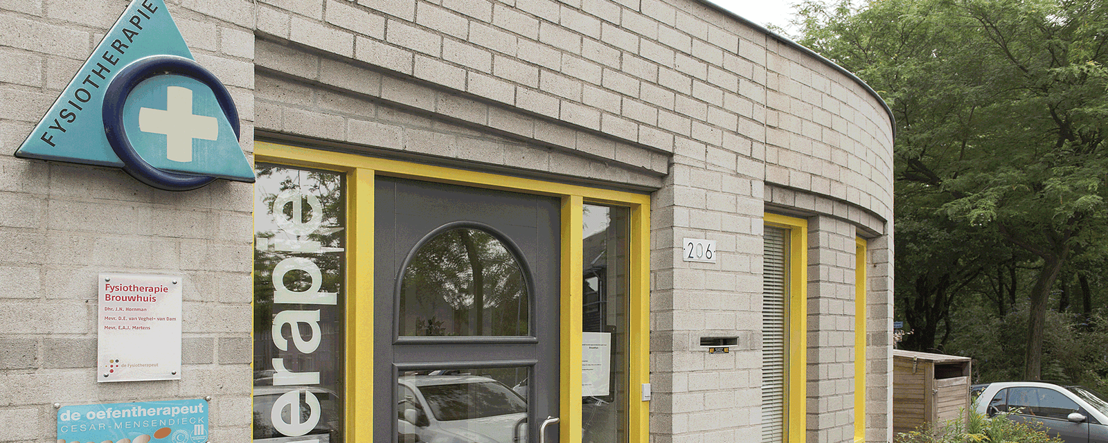 Gebouw van Fysio Brouwhuis aan de Maaslaan in Helmond